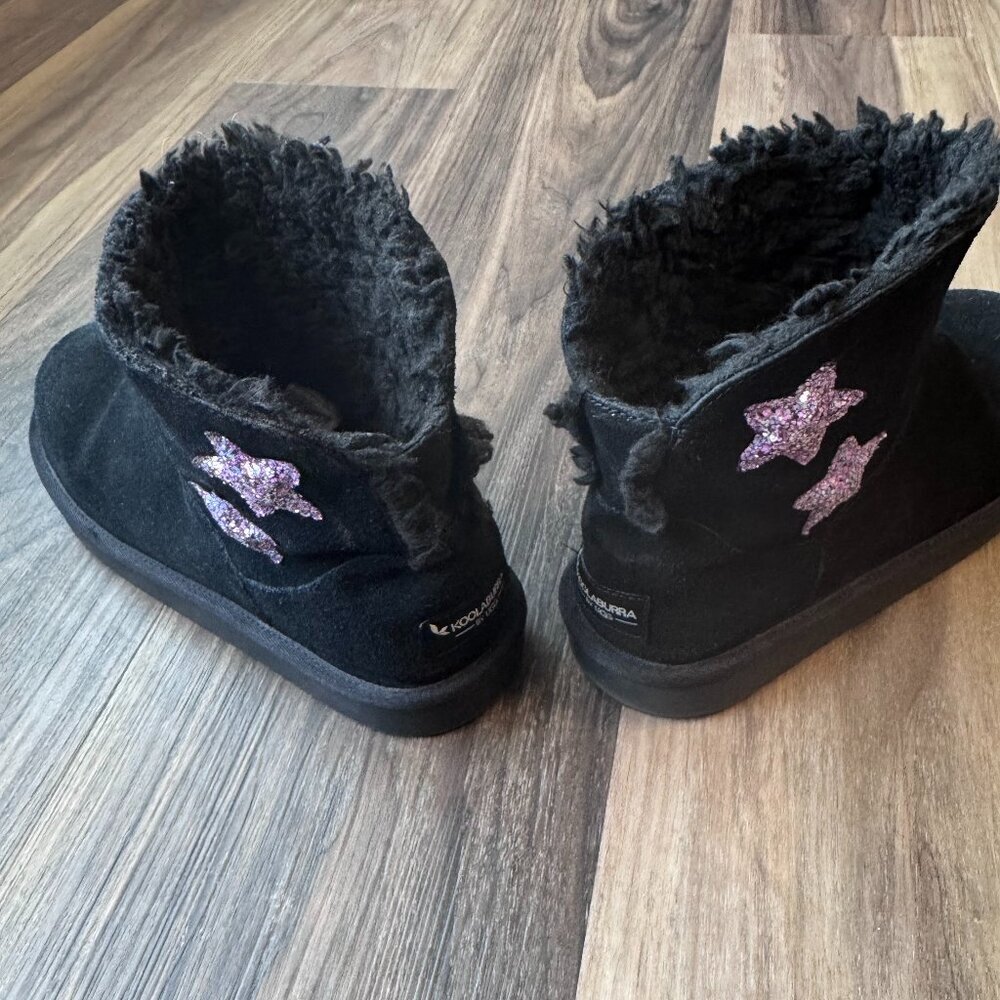 UGG Koolaburra‎ Black Mini Boot with Purple Stars Youth 4 - Picture 3 of 7